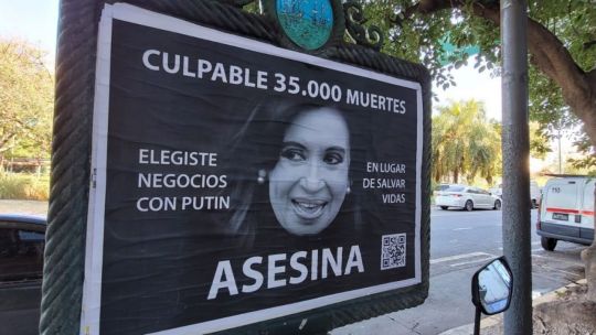 Afiches contra Cristina Kirchner: la acusada pidió sacarla como querellante y el juez se declaró incompetente