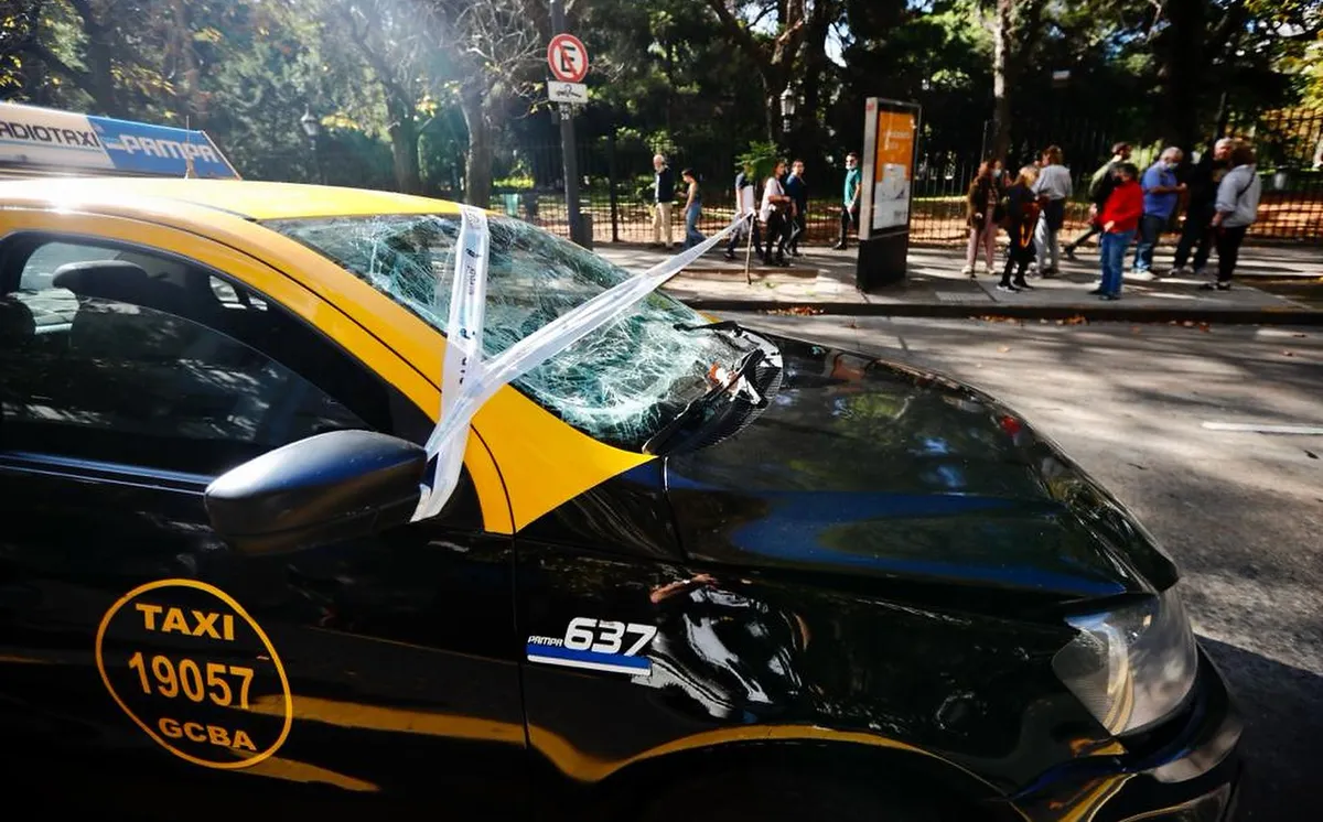 Un taxista perdió el control de su auto y atropelló a un grupo de mujeres frente al Jardín Botánico