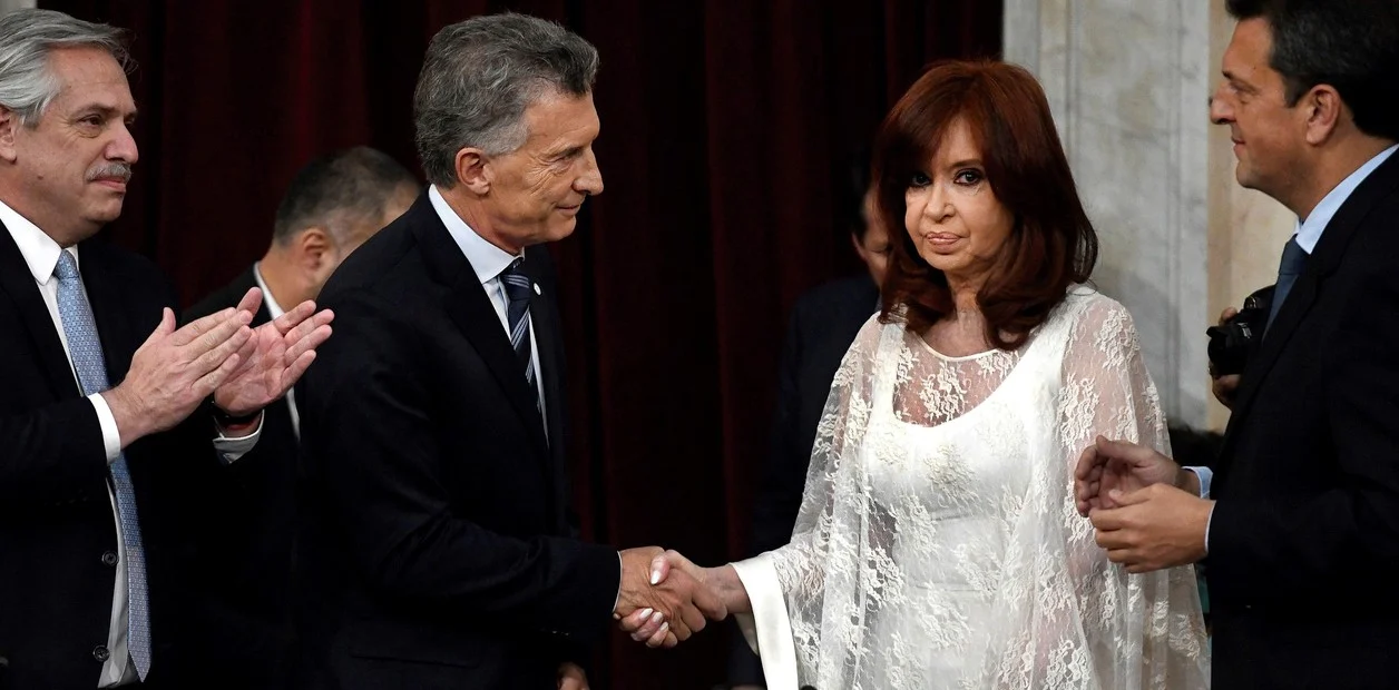 La intimidad del poder:  El plan Cristina Kirchner candidata, la amenaza de los piqueteros y la tentación de Mauricio Macri