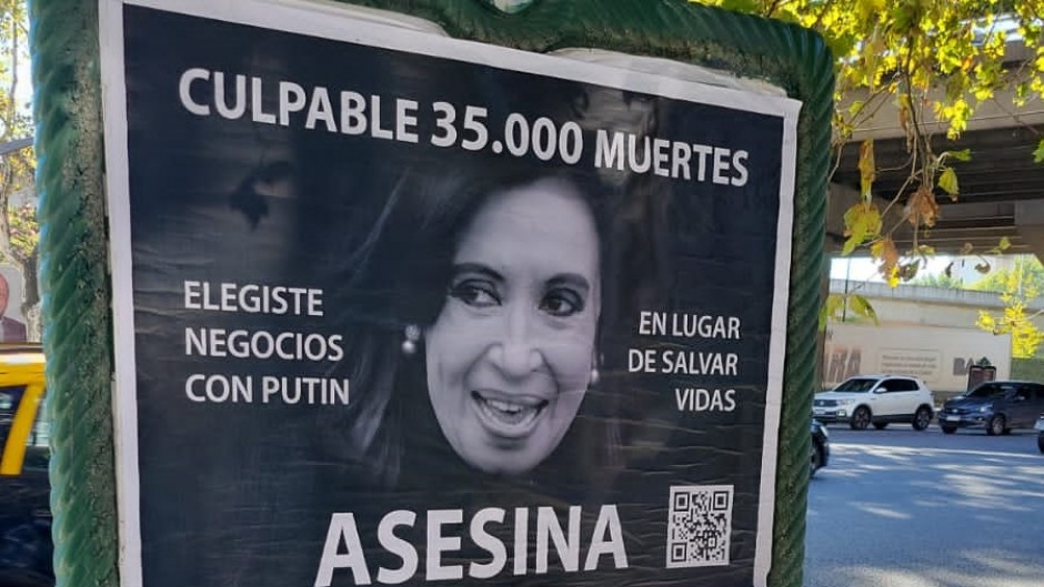 La aparición de un afiche contra Cristina agita la interna del oficialismo