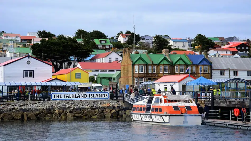 El Gobierno repudió un concurso de la Embajada Británica para llevar universitarios a Malvinas