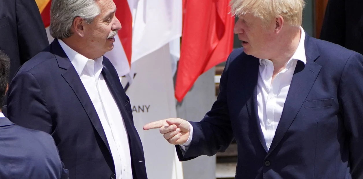 La relación bilateral:  Alberto Fernández le reclamó a Boris Johnson retomar la negociación por Malvinas y el británico lo rechazó